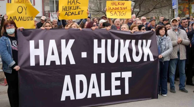 Edirne’de CHP İçinde Yapılan Ön Seçim Sonrası Adaylıktan Çekilen Şükrü Ciravoğlu’nun Sevenleri Eylem Yaptı