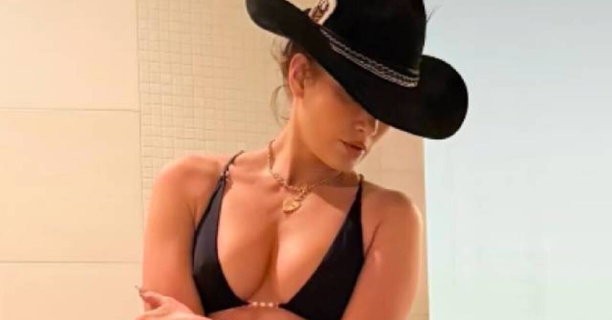Jennifer Lopez’in kar tatilinden bikinili pozlar